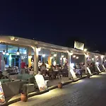 Dodo's Perivolos (Santorini)