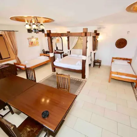 Dodo's Perivolos (Santorini)