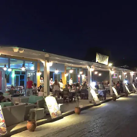 Dodo's Perivolos (Santorini)