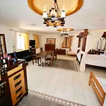 Dodo's Aparthotel Perivolos (Santorini)