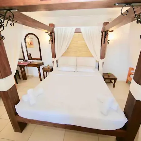 Dodo's 3* Perivolos (Santorini)